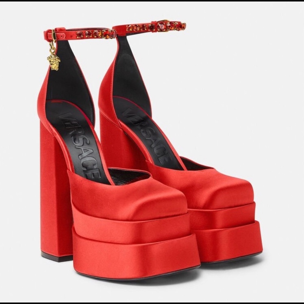 NEW Versace Medusa Aevitas Platform Pumps Red 38 8 8.5 $1,425 Satin Heels